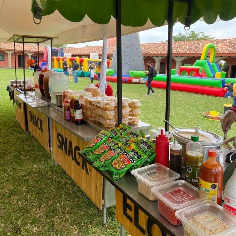 Servicio de Snack en vistoso carritos